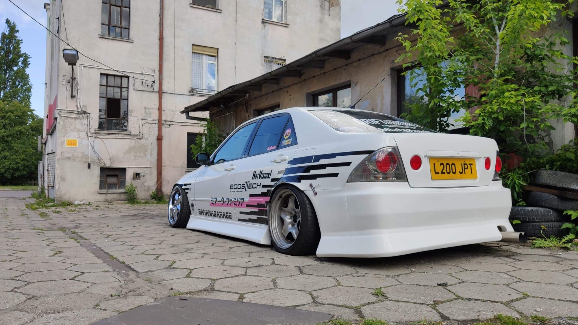 LEXUS IS200 BN - Image 4