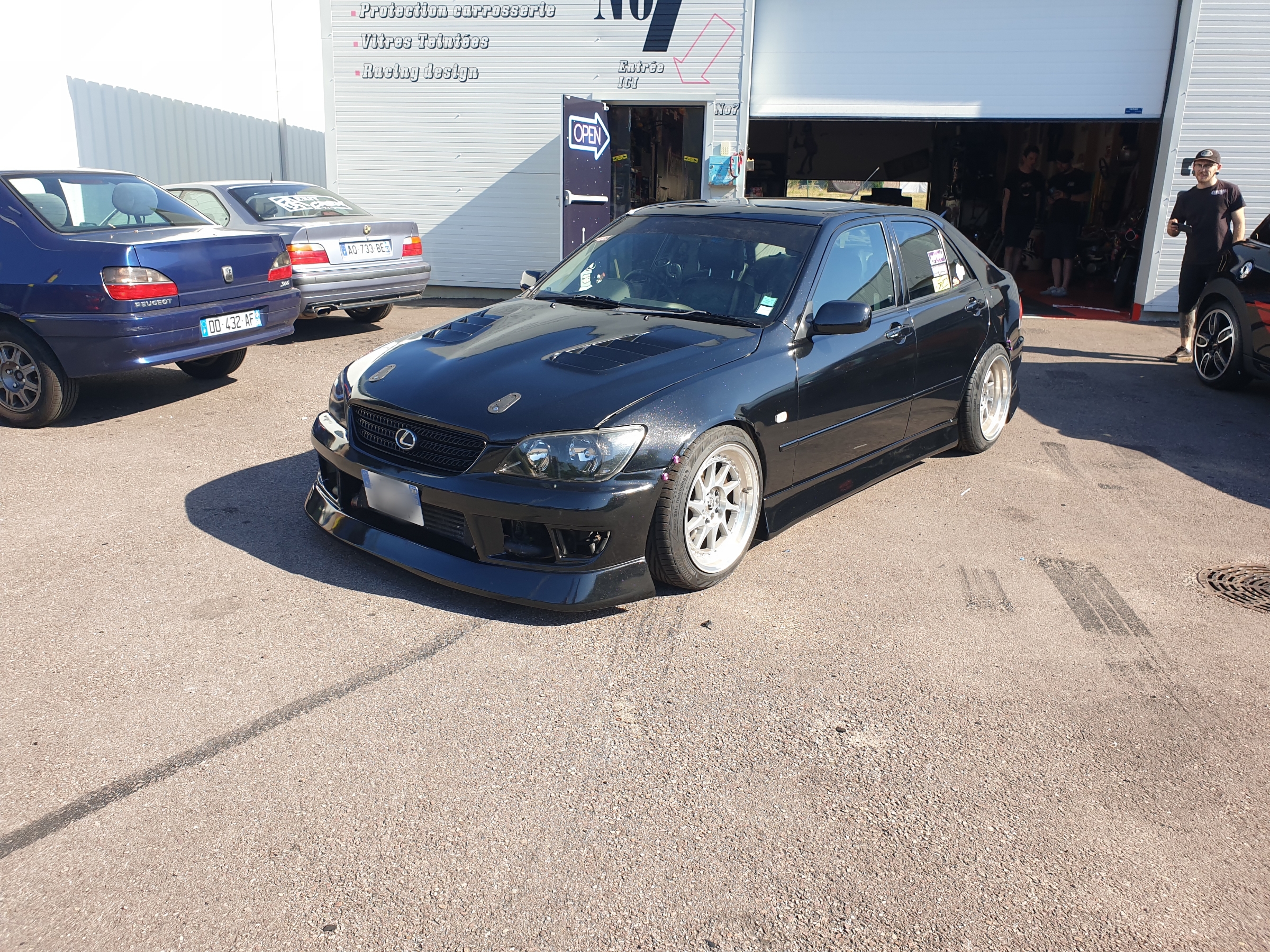 LEXUS IS200 BN